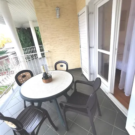 Bella Apartmanhaz 4*