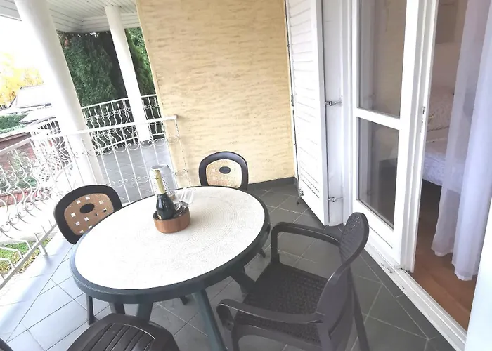 Bella Apartmanhaz 3*